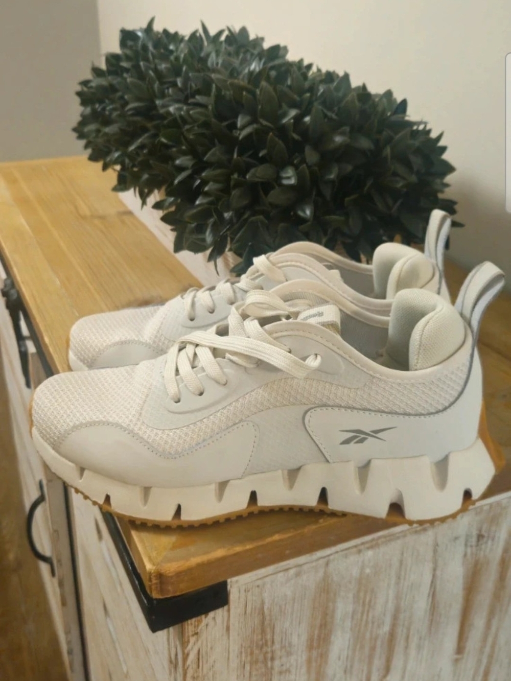 Reebok Zig Dynamica Sneakers White & Yellow US 7 Like New
